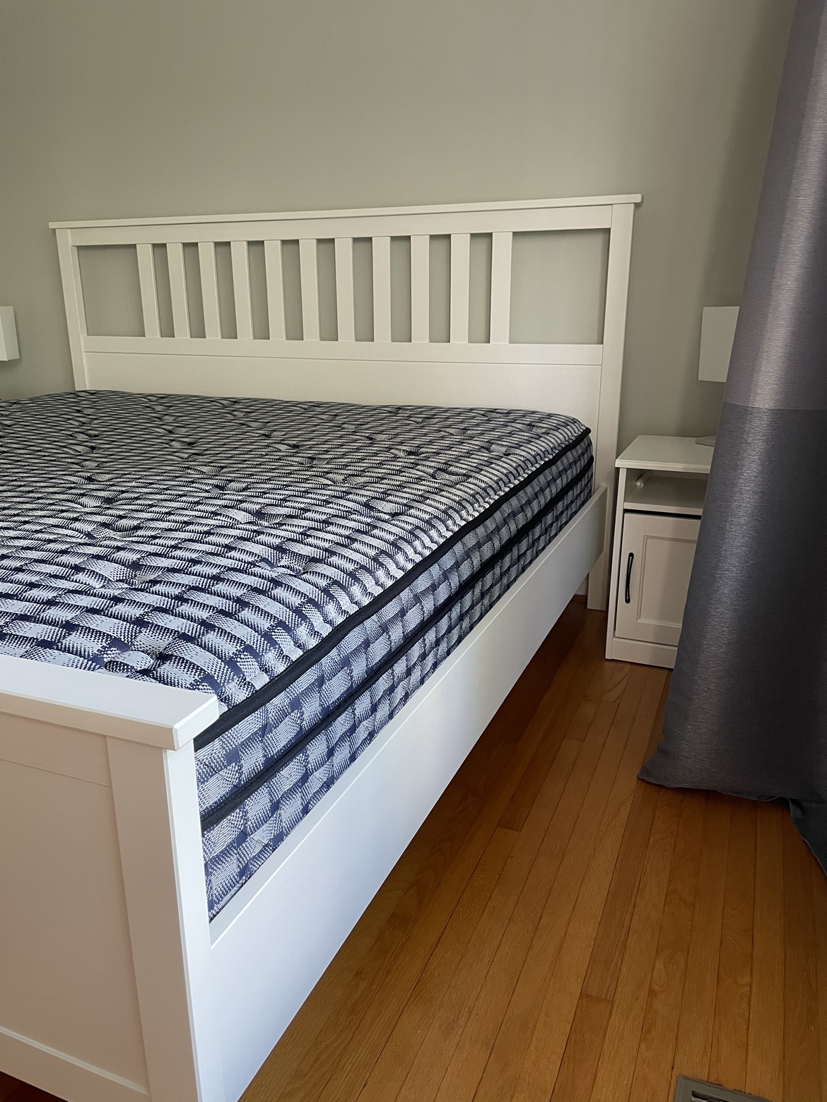 Moving Sale/ IKEA Hemnes King bed white + mattress image indicator(8)