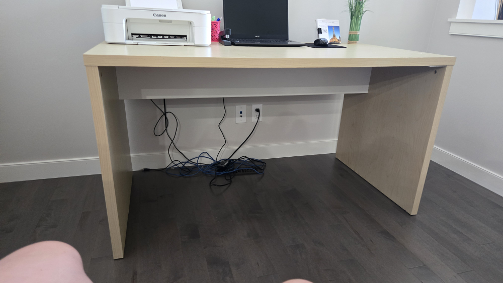 desk - photo 2