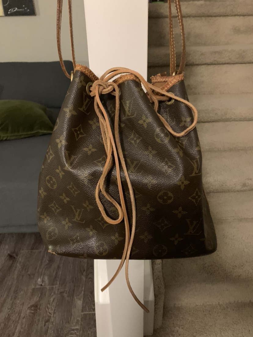 Authentic Louis Vuitton petite noe image indicator(2)