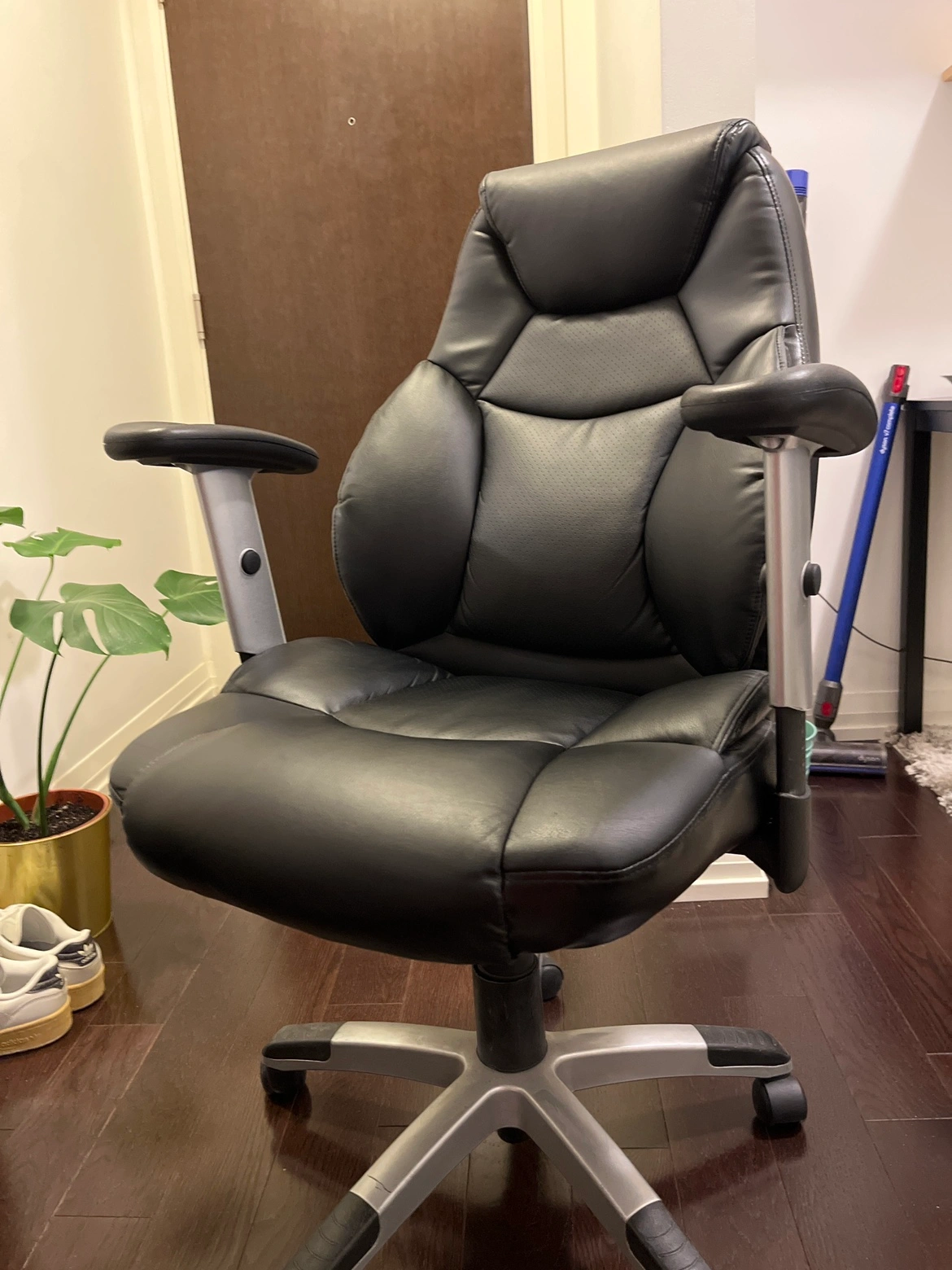 Bonded Leather Staples Bilford Manager's Chair Bilford
