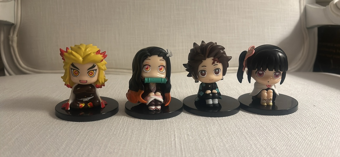 Demon slayer sitting figure thumbnail