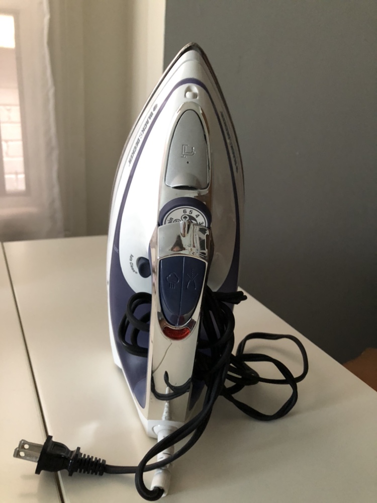 Black and Decker iron - photo 2