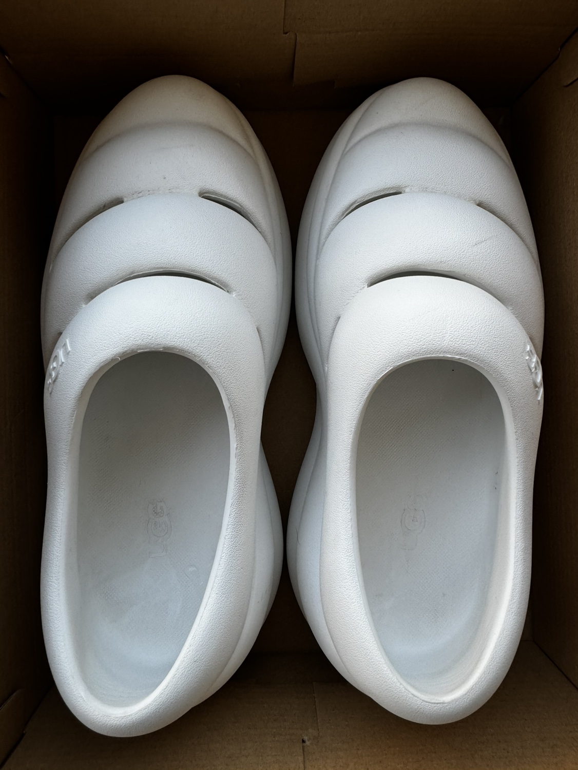 UGG Sport Yeah Clog in White, size 7