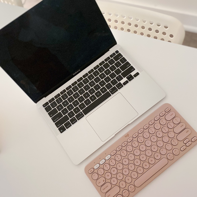 For Sale: MacBook Air (256GB) with Free Logitech Keyboard