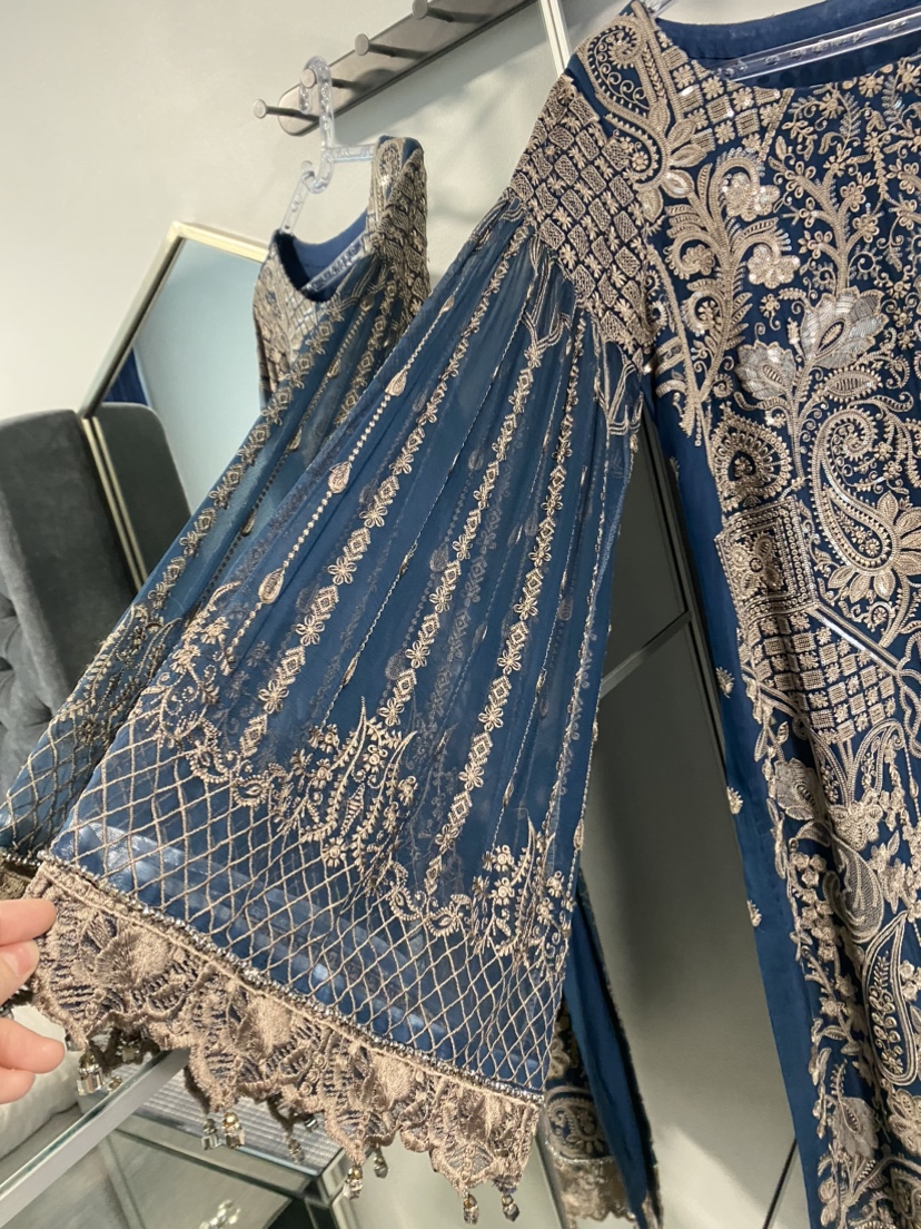 Pakistani suits 3 pieces thumbnail