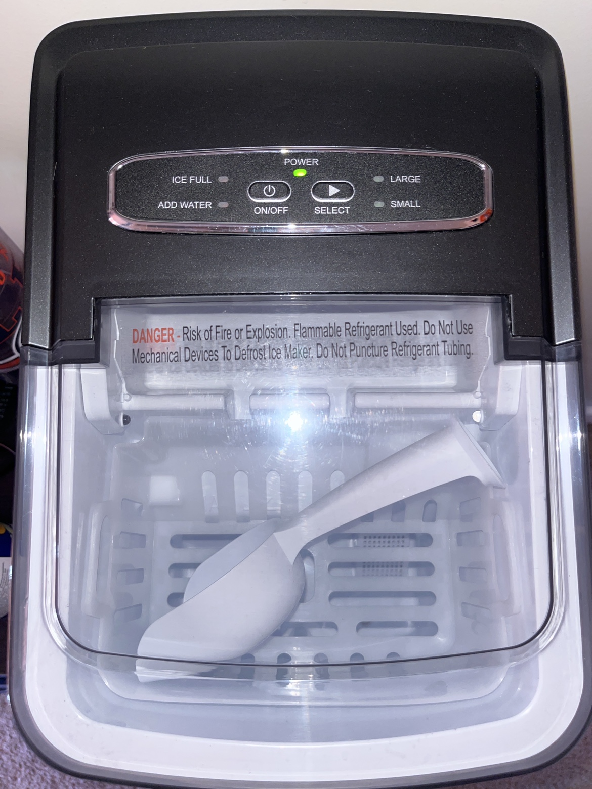 Mini ice cube maker