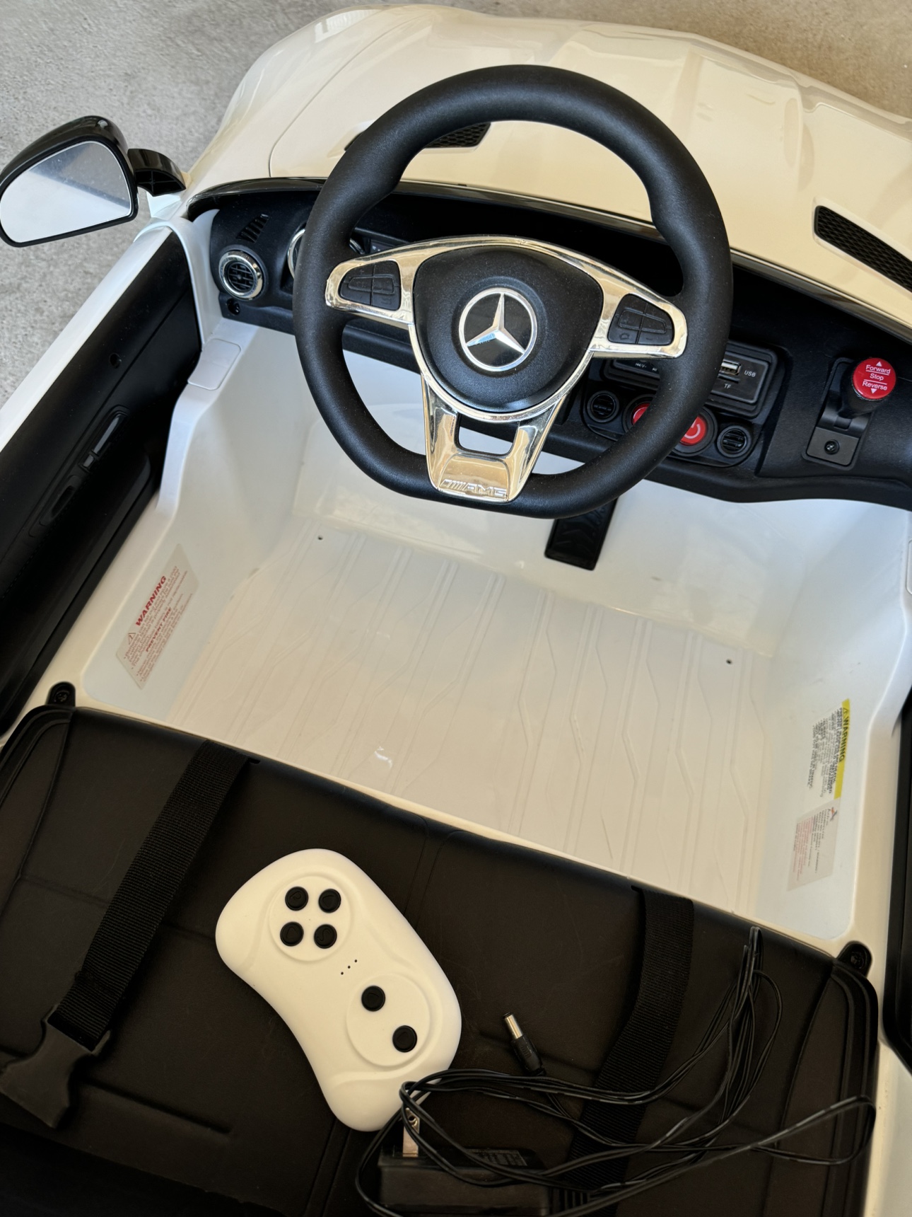 Electric Ride on Benz for kids + Free scooter - photo 2