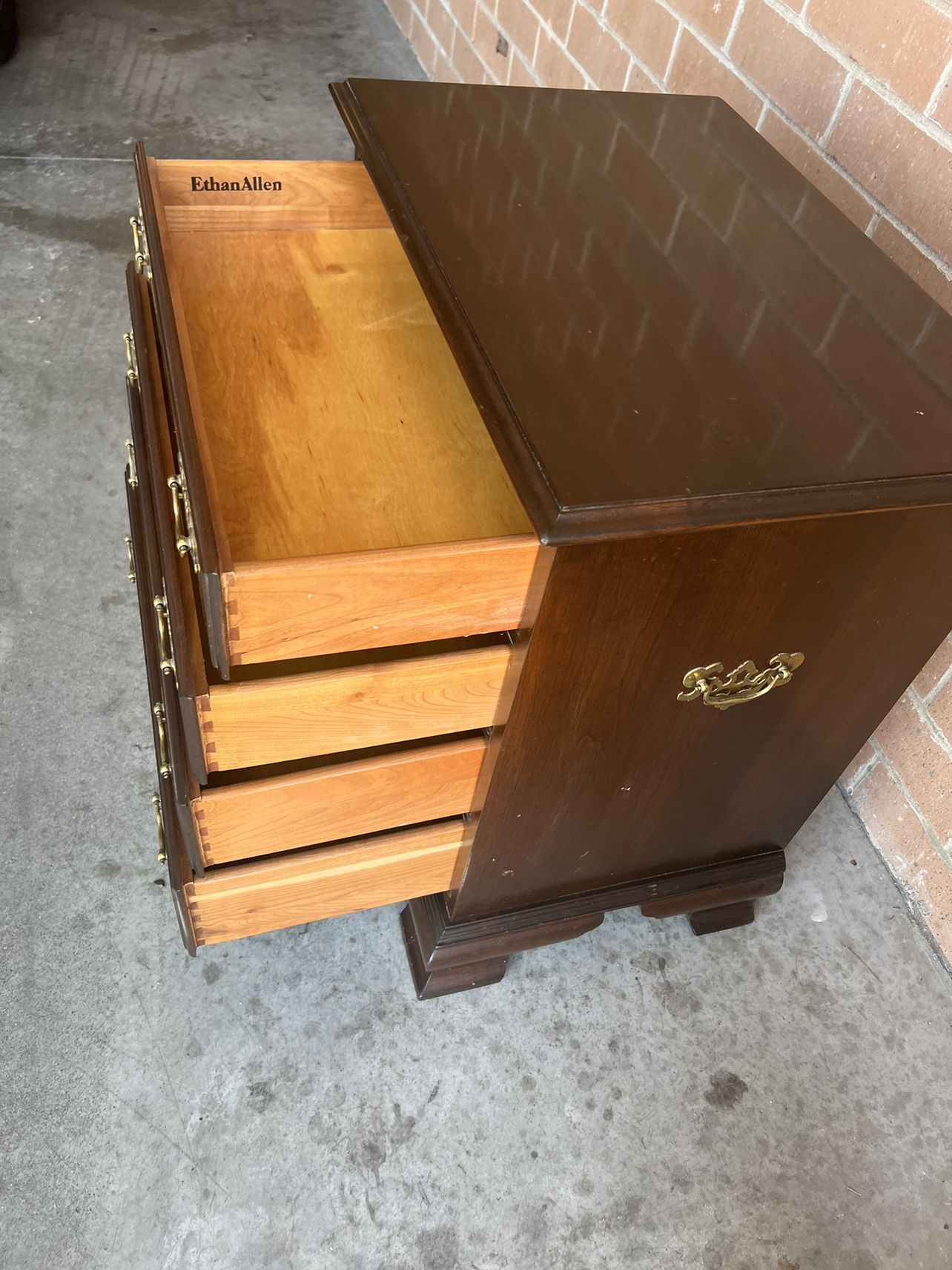 Ethan Allen, Nightstand/ small Chest of drawers - photo 4