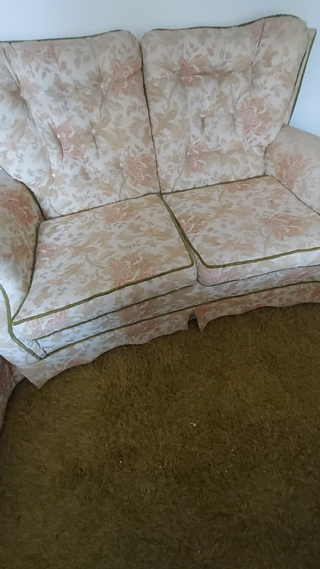 couch 2 seat - photo 2