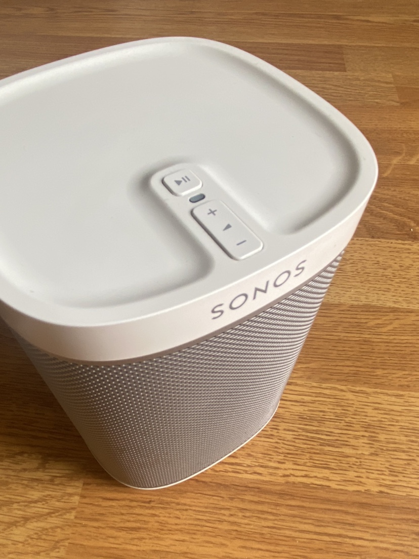 SONOS Play:1 speaker