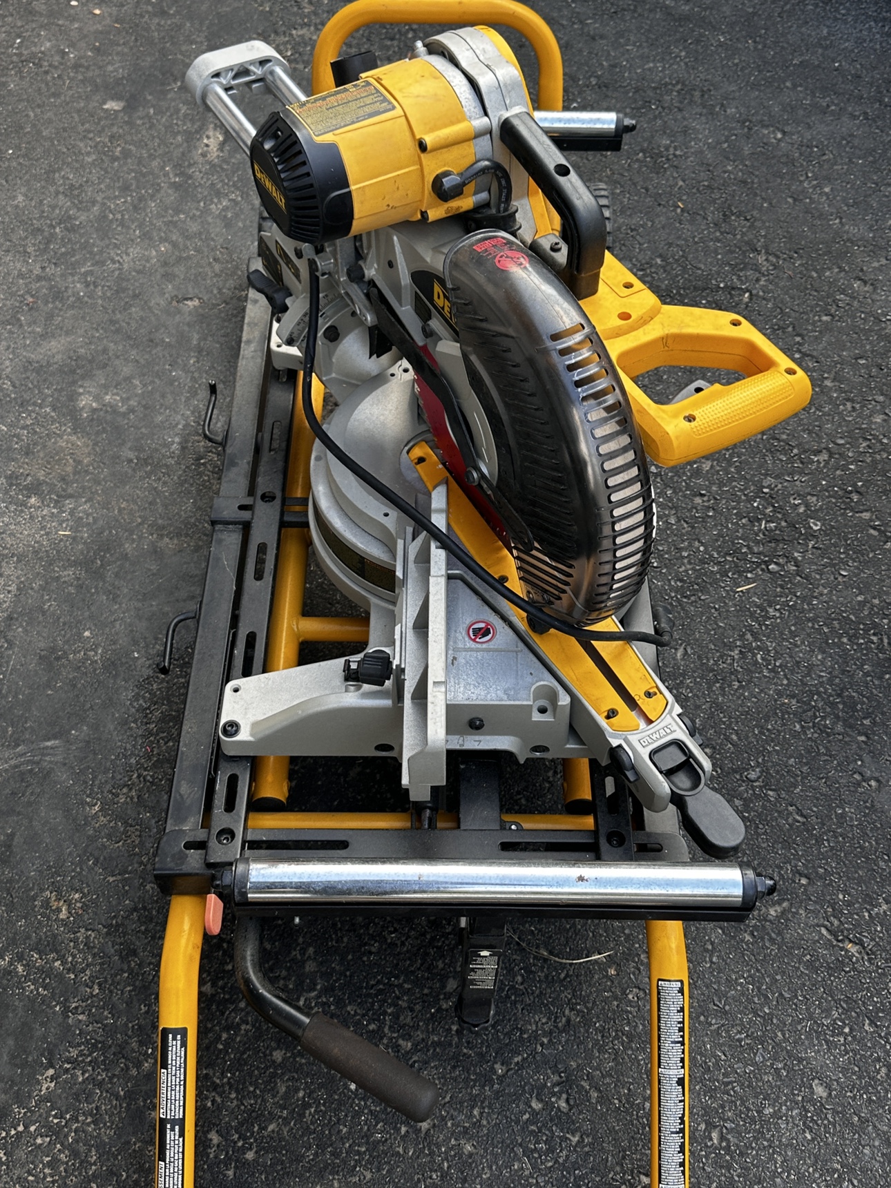 Dewalt 10” Double Bevel meter saw with stand image indicator(2)