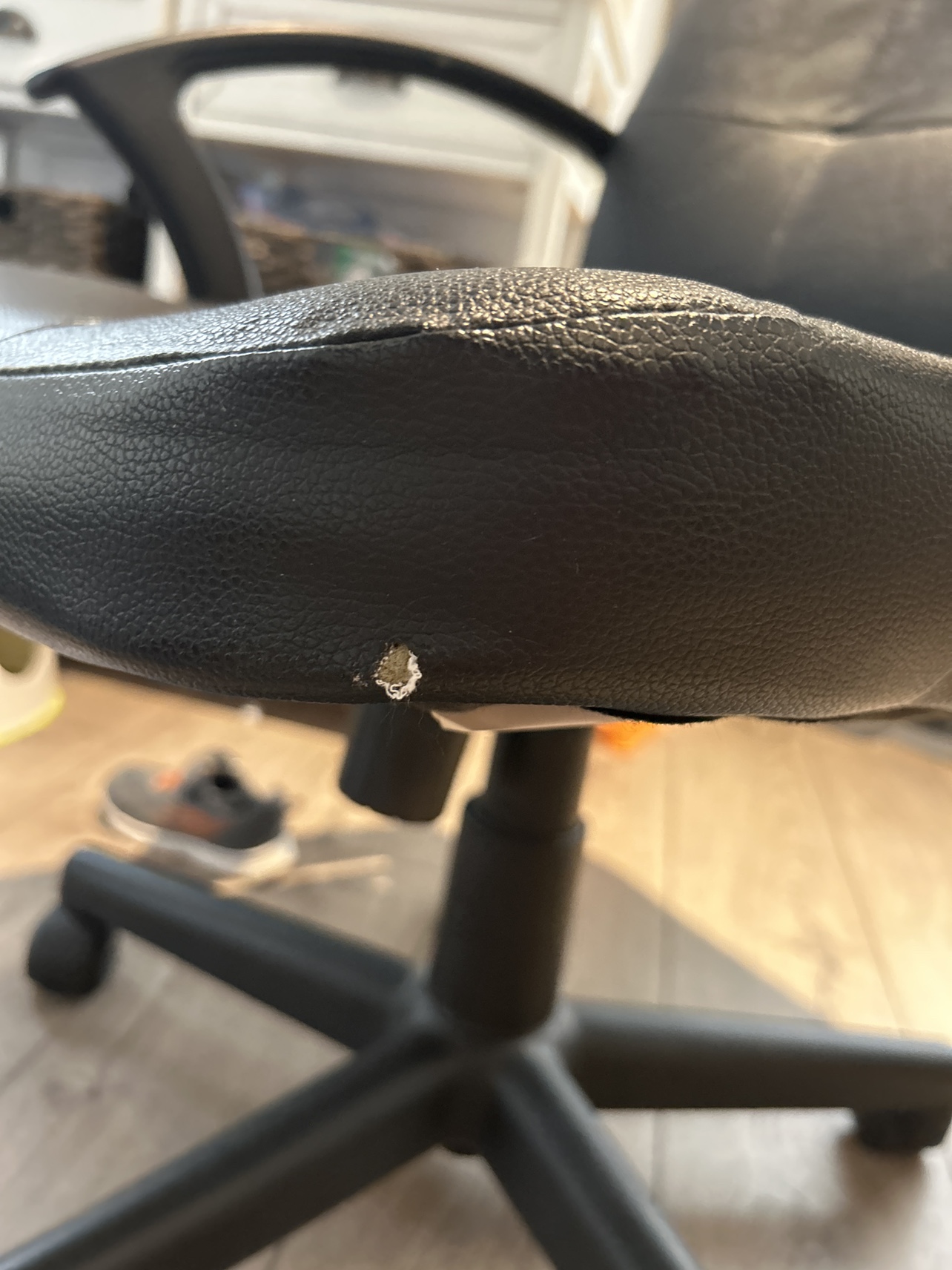 Black office chair - photo 2