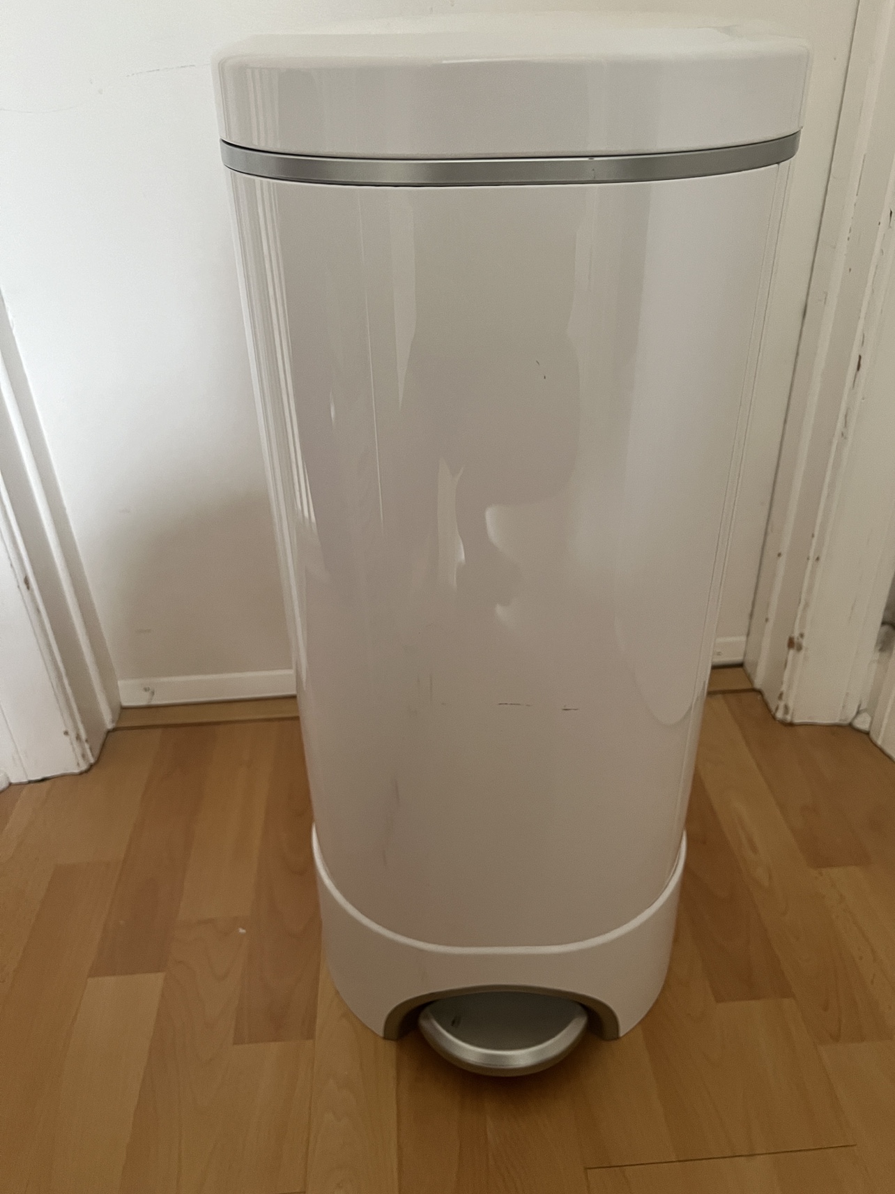 Munchkin diaper pail by arm and hammer