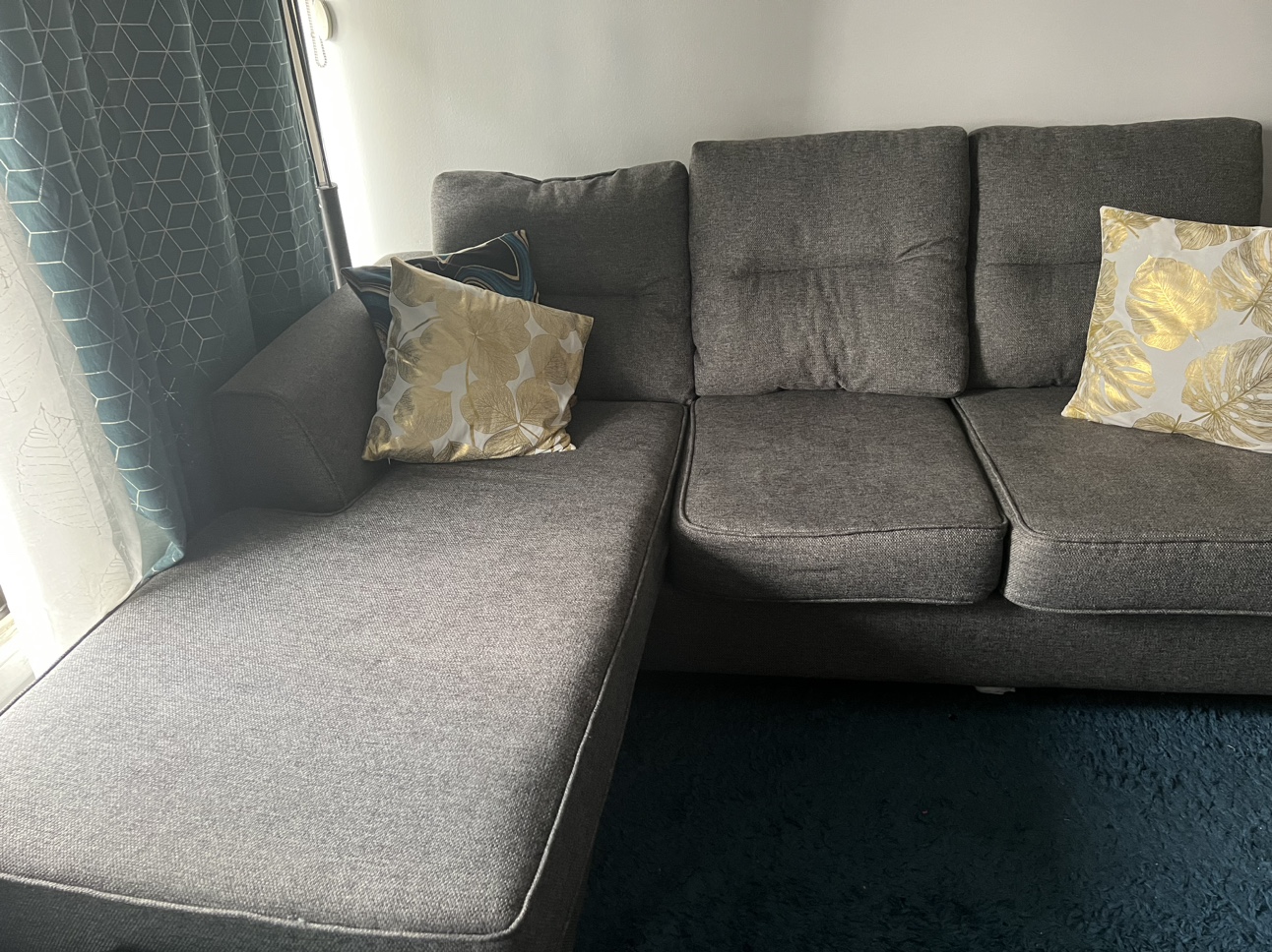 Couch - photo 2