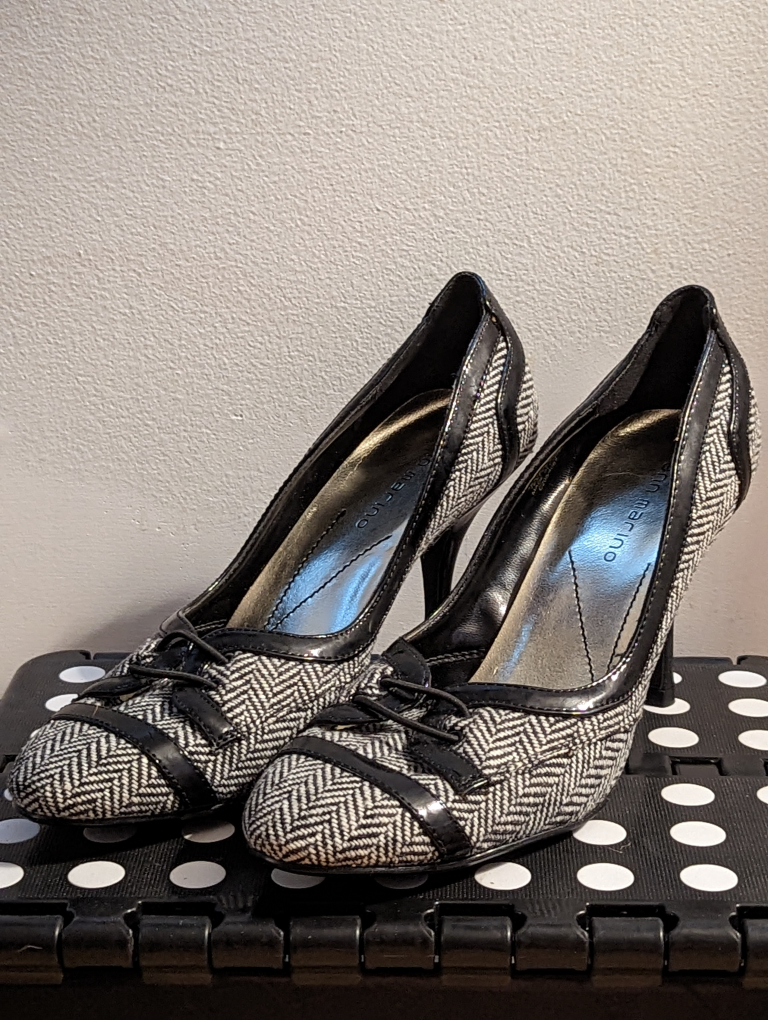 Ann Marino 2" Heels - Size 6.5 image indicator(2)