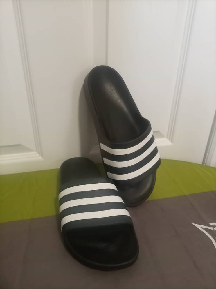 Adidas unisex slide image indicator(4)