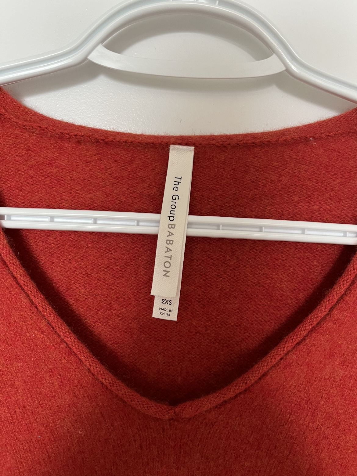 Aritzia/The Group by Babaton LUXE CASHMERE V-NECK SWEATER - photo 2