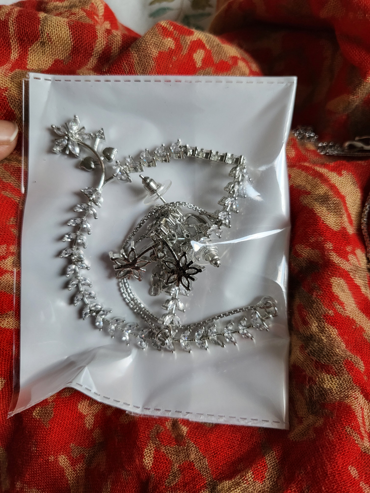 Artificial jewellery - photo 2