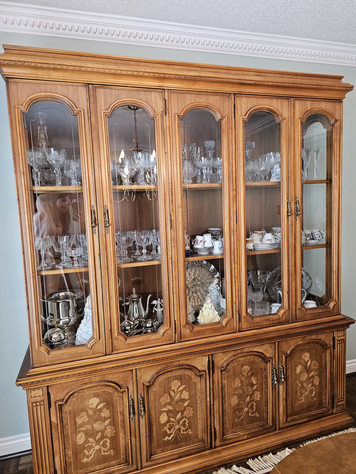 Vintage Sklar Peppler Handlaid Dining Table  Set