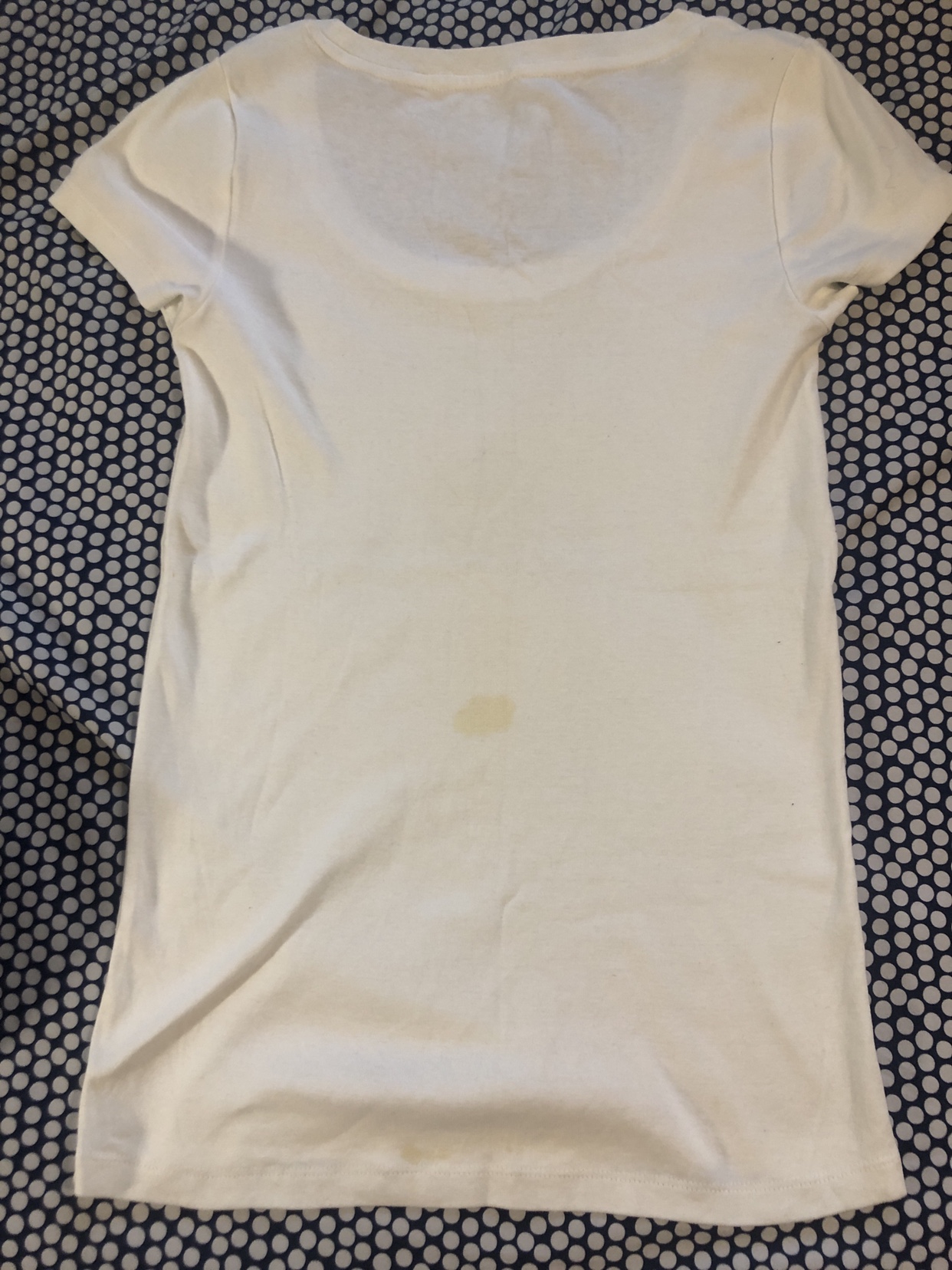 Essential white tee image indicator(2)