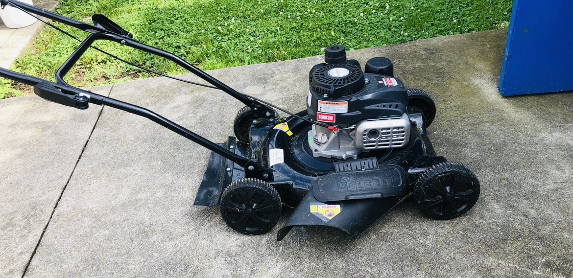 Gas lawn mower - photo 3
