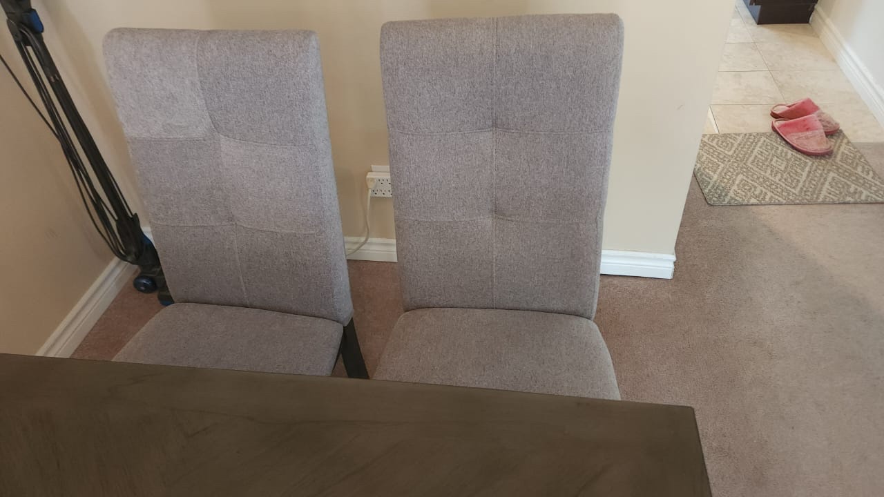 4 chairs and table - photo 3