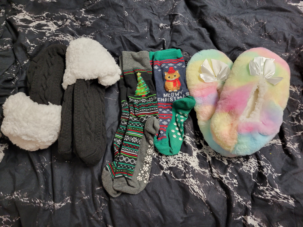 5 pairs of socks for $3 thumbnail