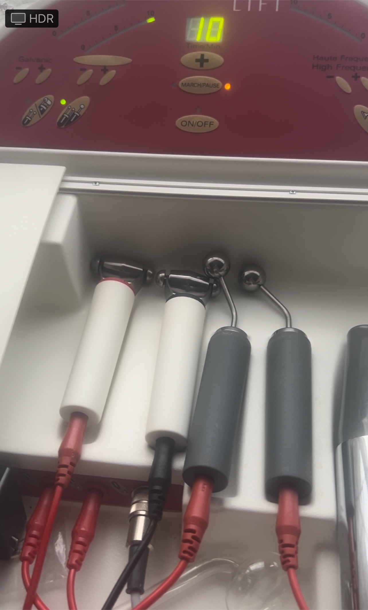 GUINOT HYDRADERM LIFT 美容機器 Lift, firm and tighten facial contours with Guinot Hydralift. Tel