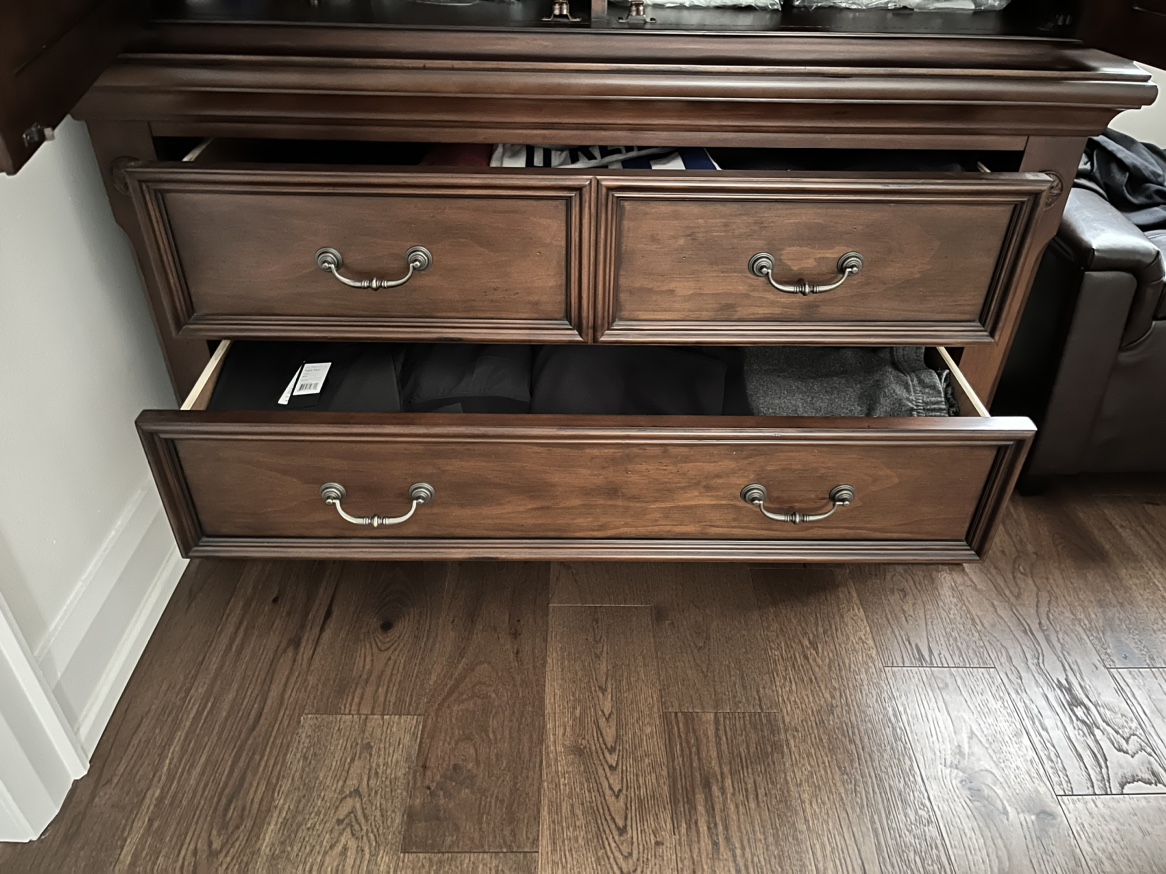 Wardrobe (Armoire) Great condition image indicator(3)