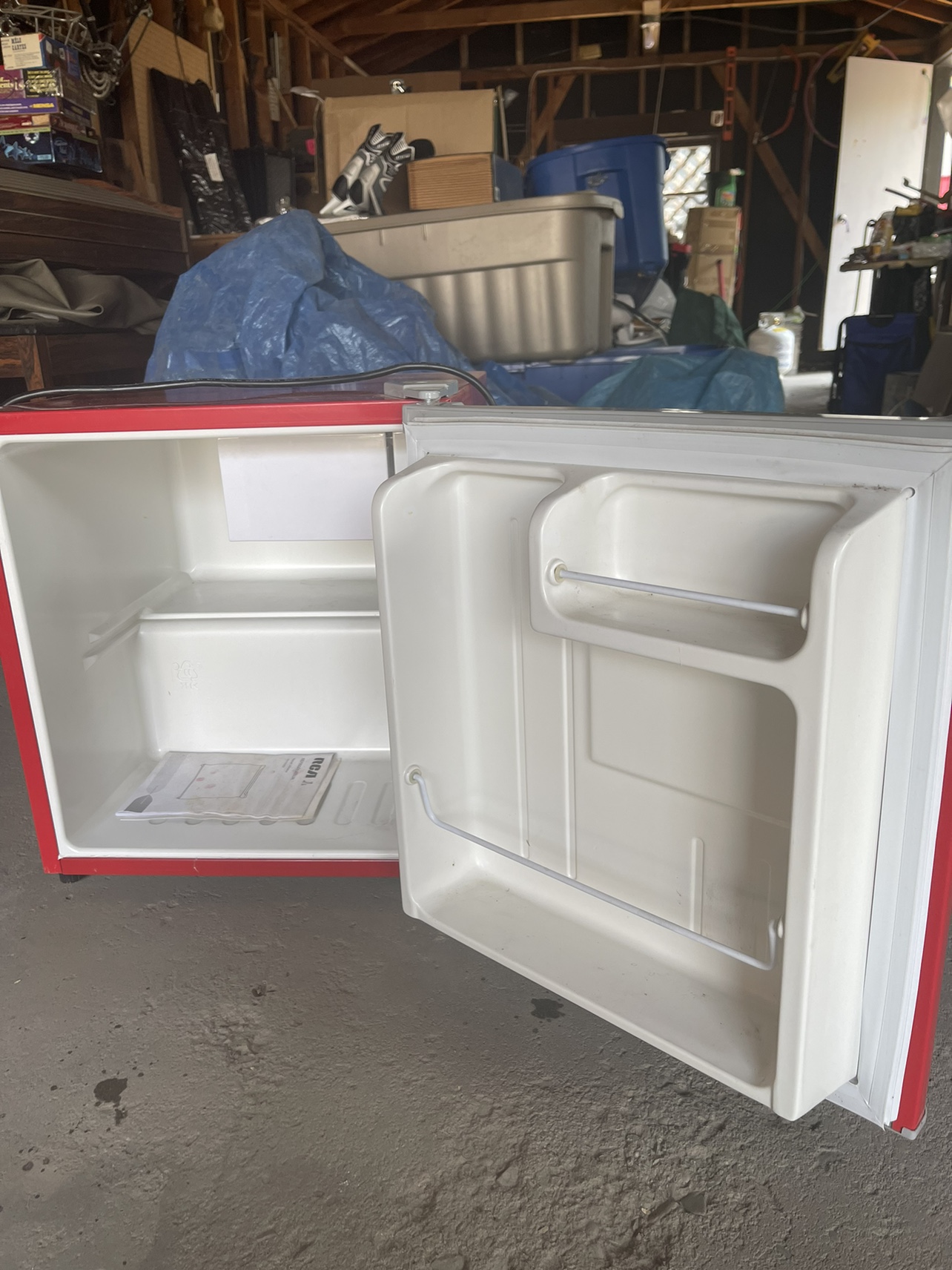 RCA Mini Fridge - photo 2