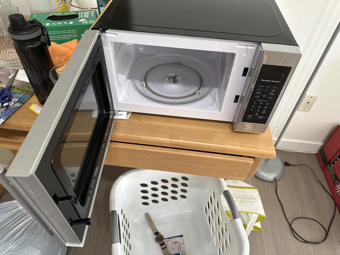 Microwave - neat and clean - photo 2