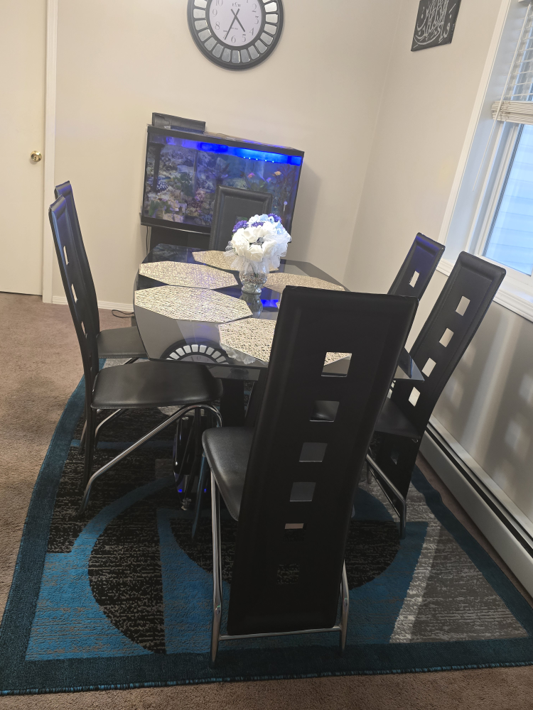 Dinning table with chairs