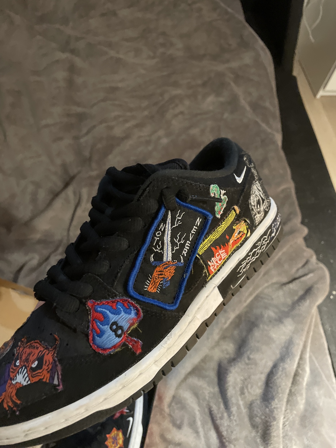 Nike sb dunk low neckface image indicator(3)