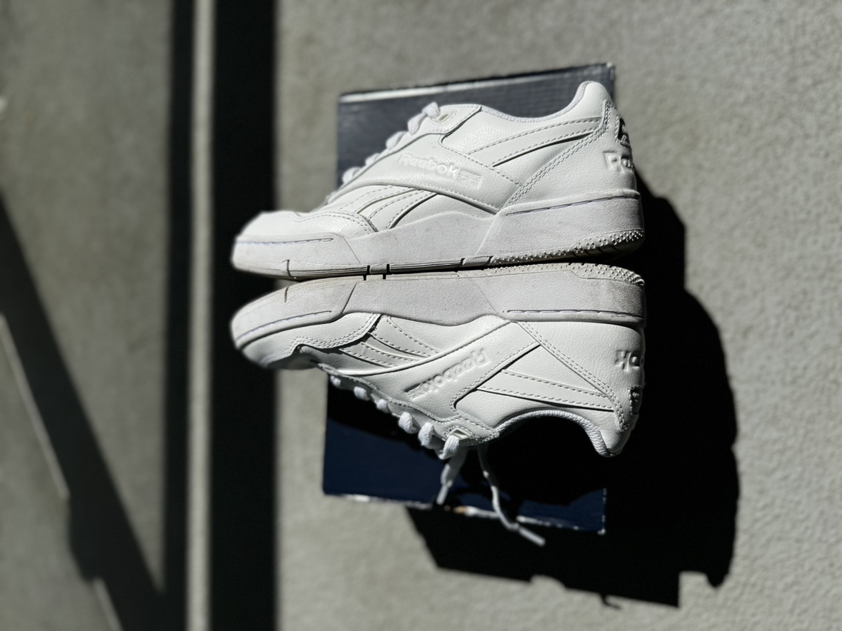 100% Authentic Reebok sneaker image indicator(5)