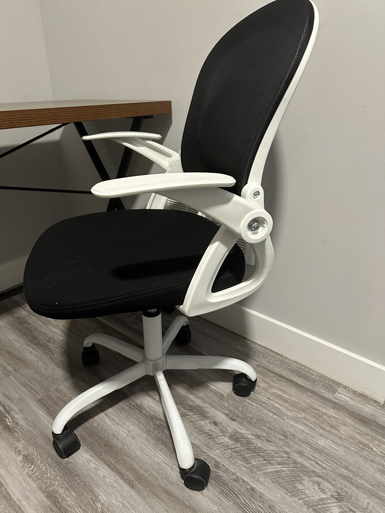 Study table and ergonomic chair set - photo 3