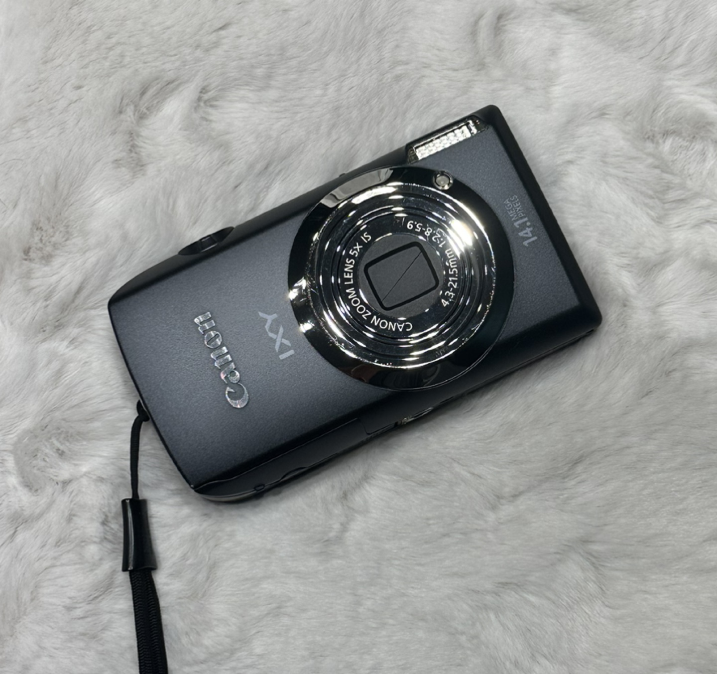 Canon IXY 10S / PowerShot SD3500 IS Digital Camera thumbnail