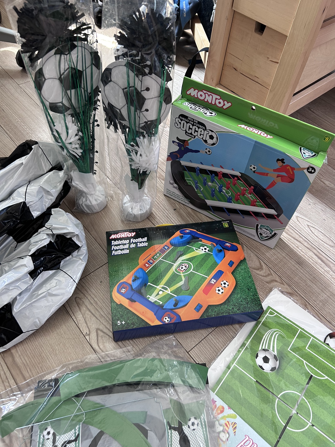 Soccer party decorations image indicator(3)