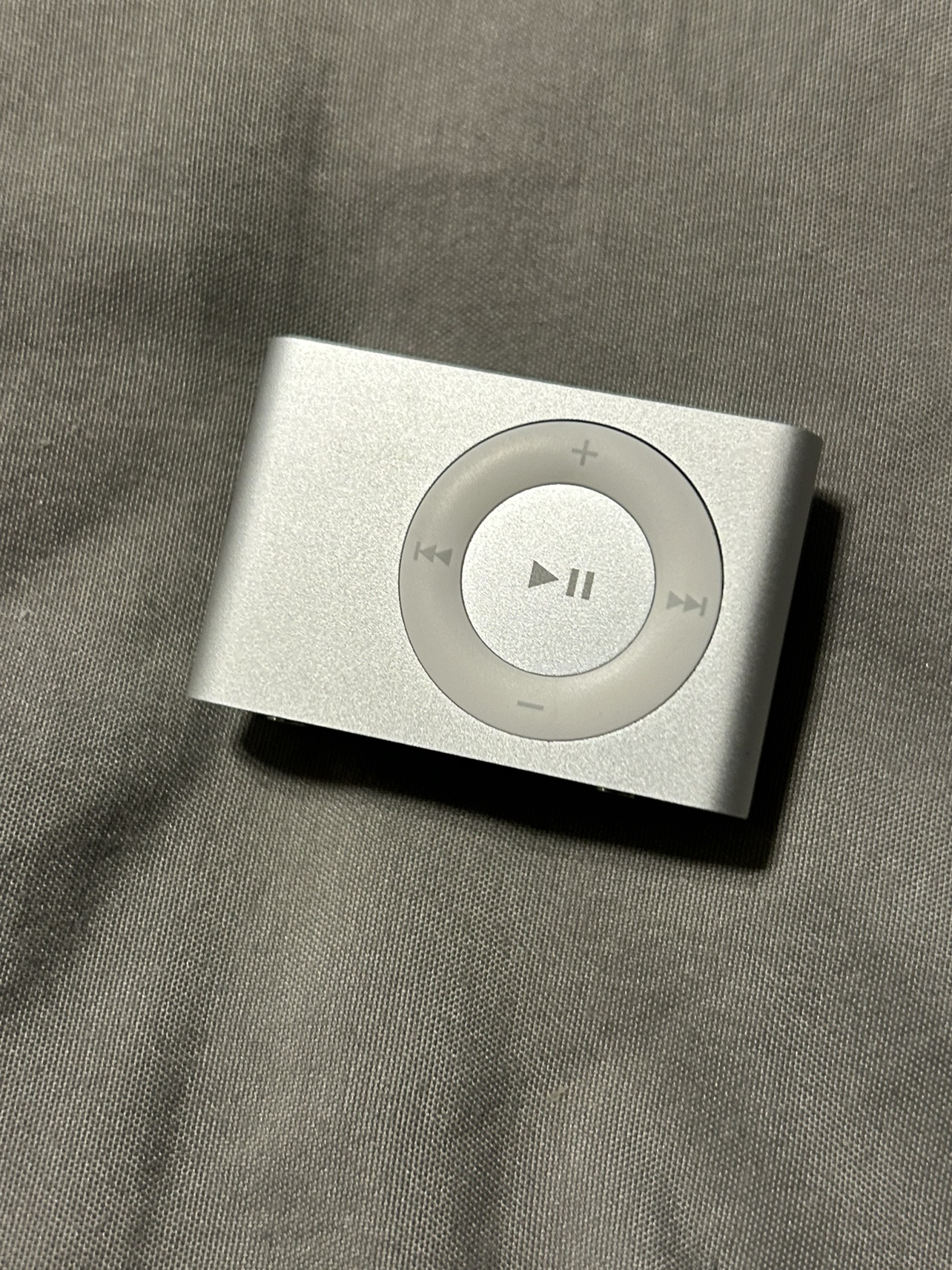 Apple iPod 1GB Shuffle 2nd Generation A1204. Silver image indicator(5)