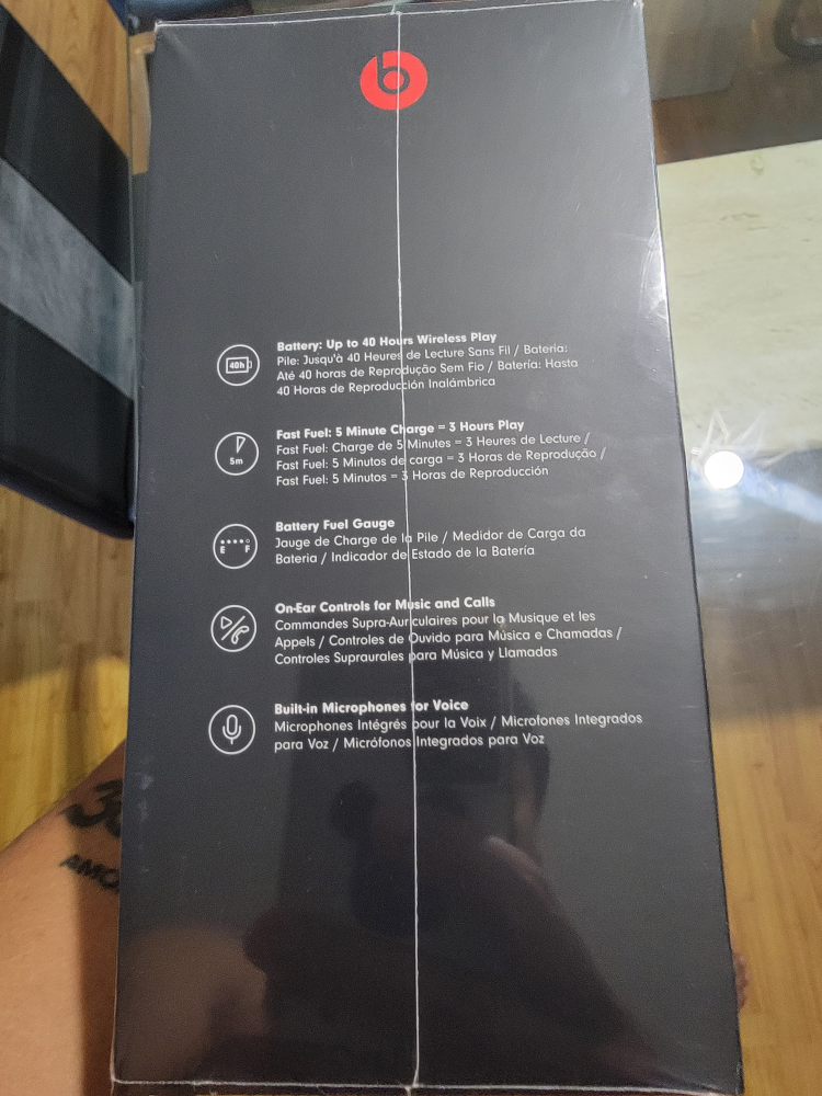 brand new beats solo 3 , headphones image indicator(3)