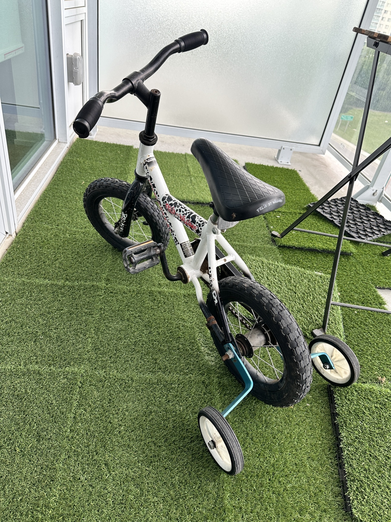 Kid’s bicycle with training wheels - photo 2