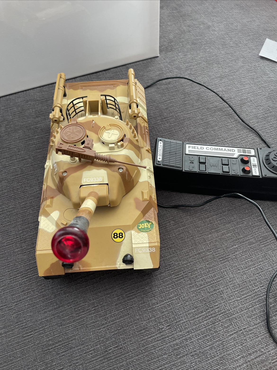 Vintage 1984 remote army tank. image indicator(4)