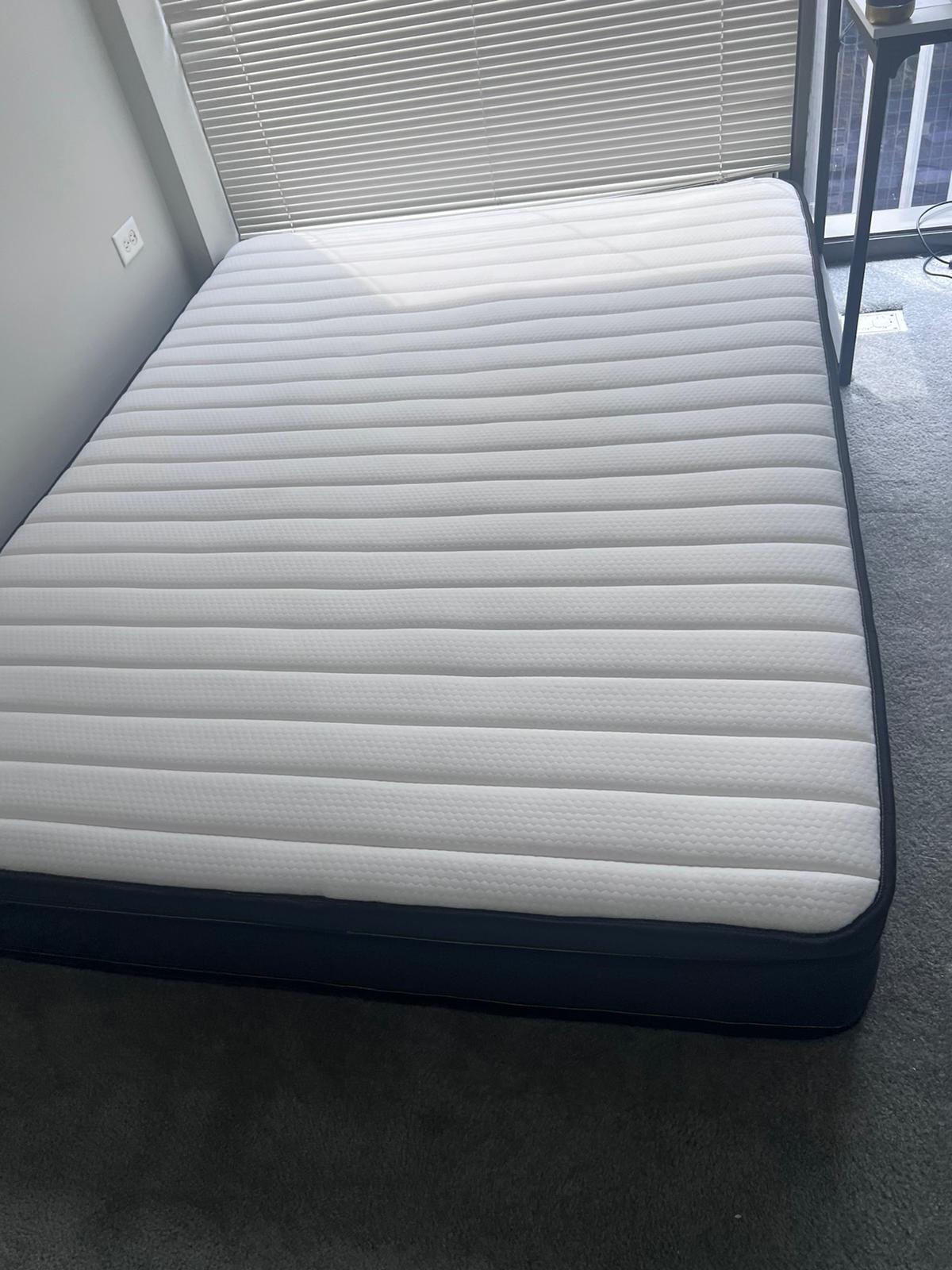 10” Queen Hybrid Mattress - photo 2