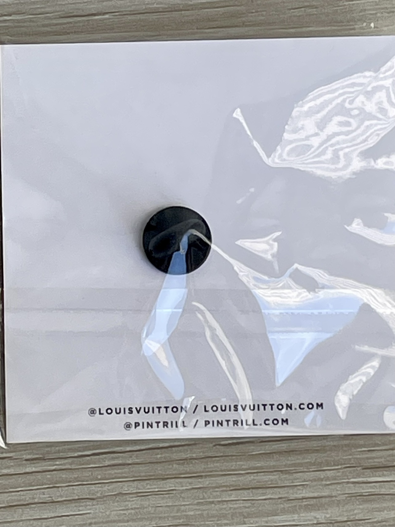 Louis Vuitton Pin New never opened - photo 3