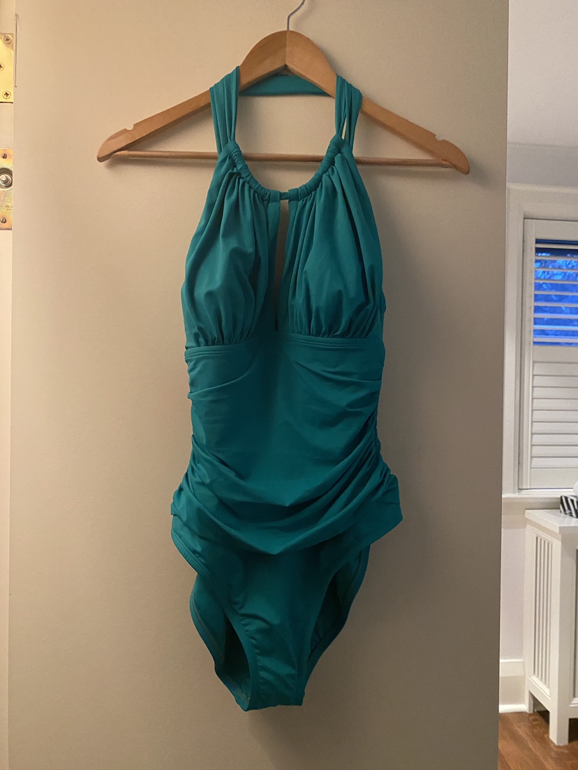 La Blanca Swimsuit NWT image indicator(3)