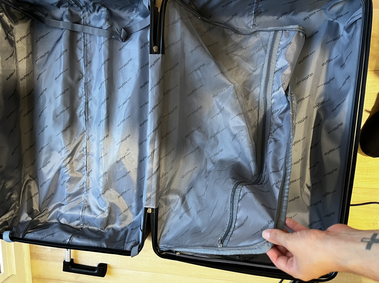 Skyflite Large Hardcase Luggage image indicator(4)