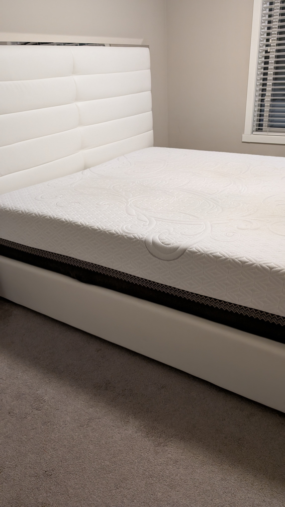 King size bed - photo 5