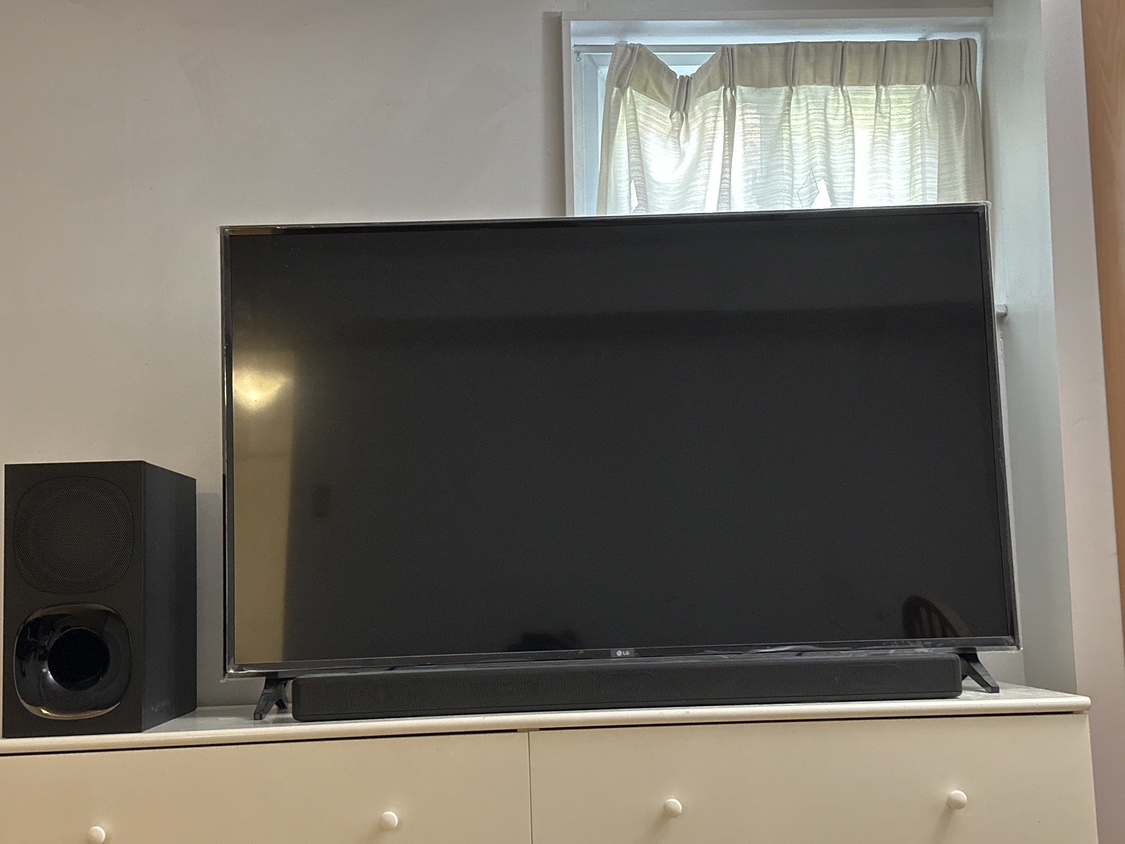 LG 55 inch 4K smart tv - photo 2
