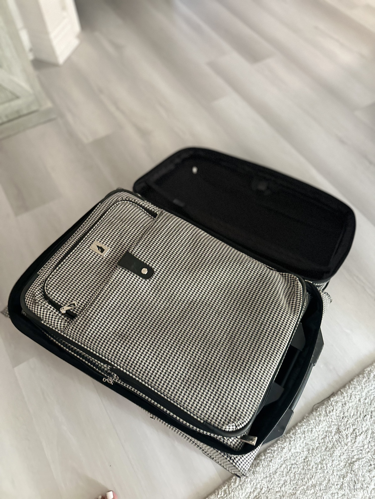 Set of 3 London Fog  Luggage image indicator(3)