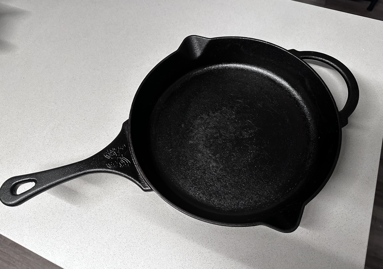 Cast iron pan