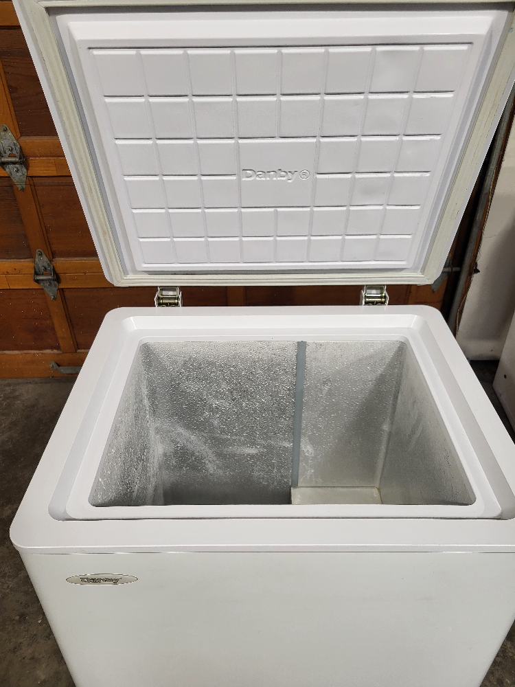 4 cu ft Apartment Size Freezer - photo 4